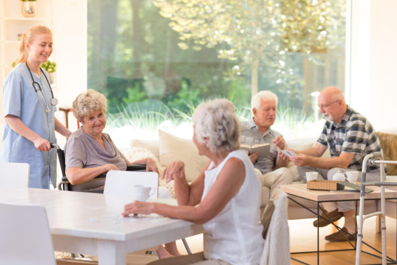 pros-cons-of-senior-living-facilities-2nd-family